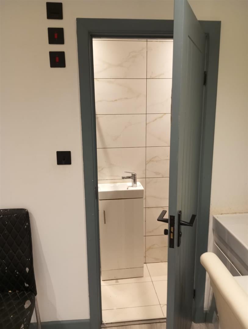 Room Wheatley Crescent in Greater London