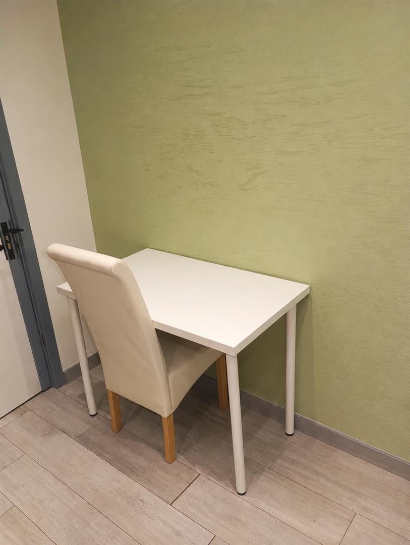 Room Wheatley Crescent in Greater London