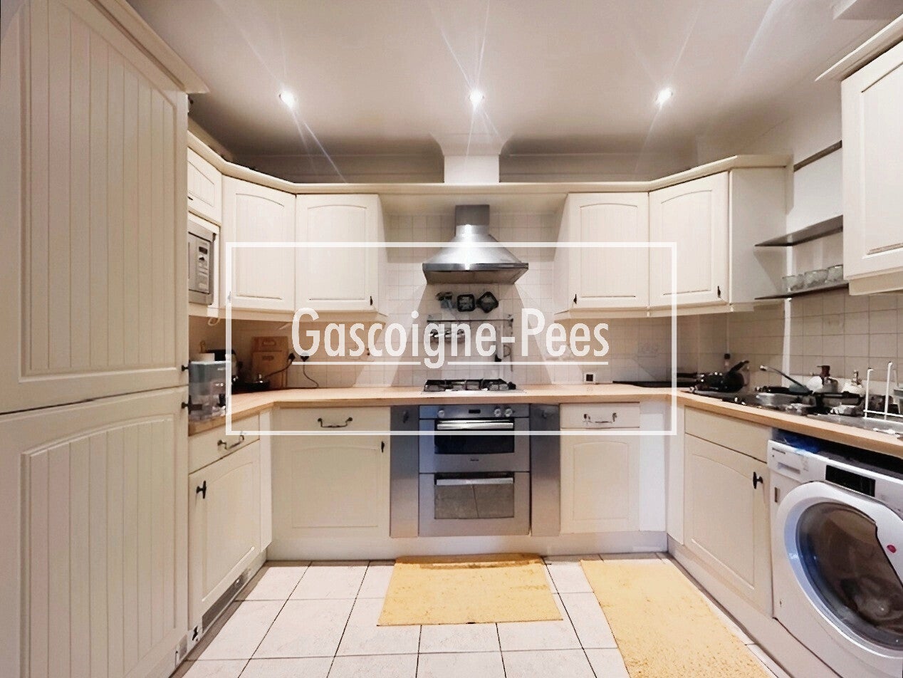 Flat Fletcher Close in Basingstoke and Deane