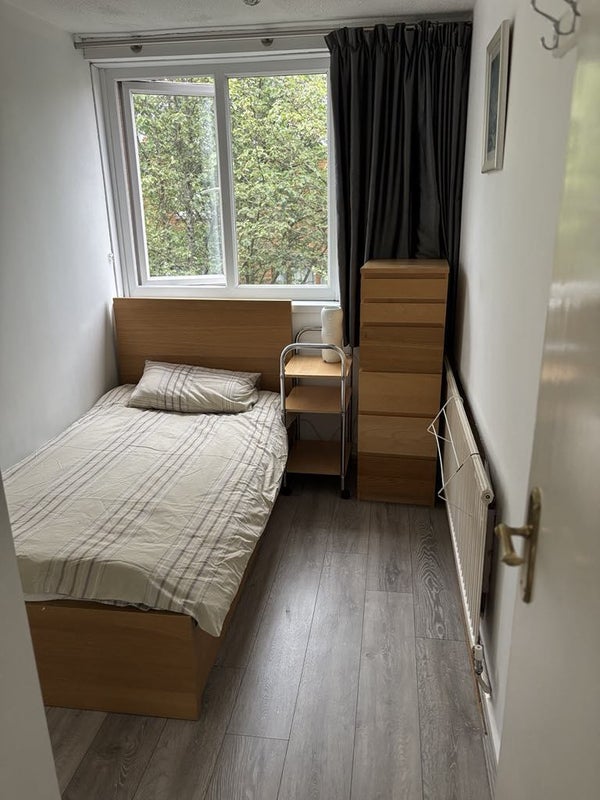 Room Westbourne Road in Greater London