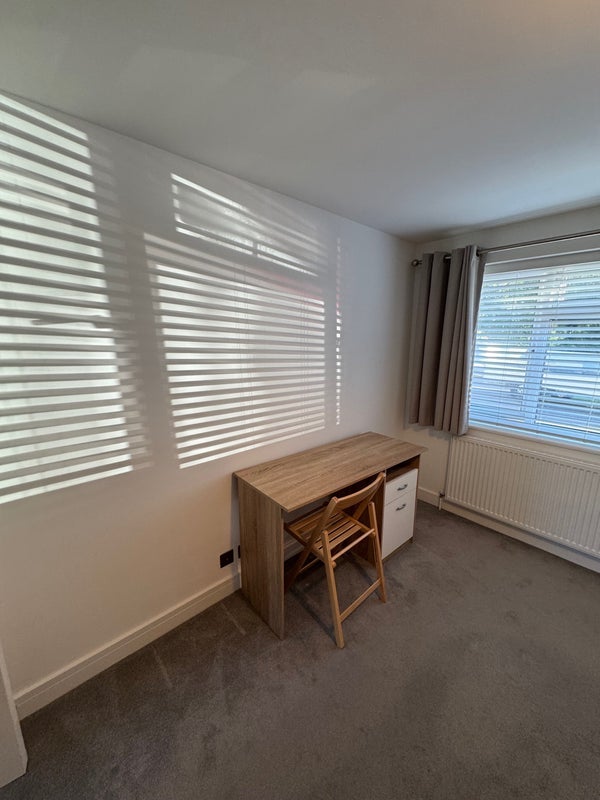 Room Bath Road in Maidenhead