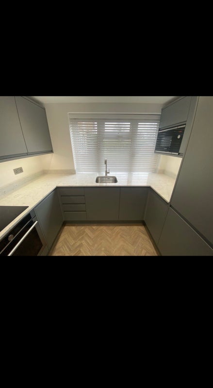 Room Bath Road in Maidenhead