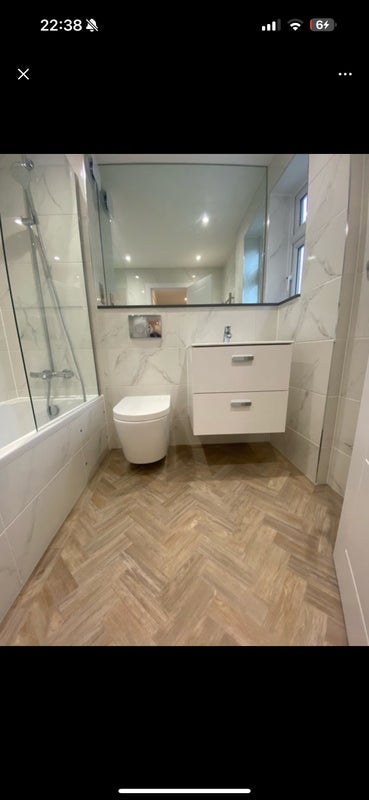 Room Bath Road in Maidenhead