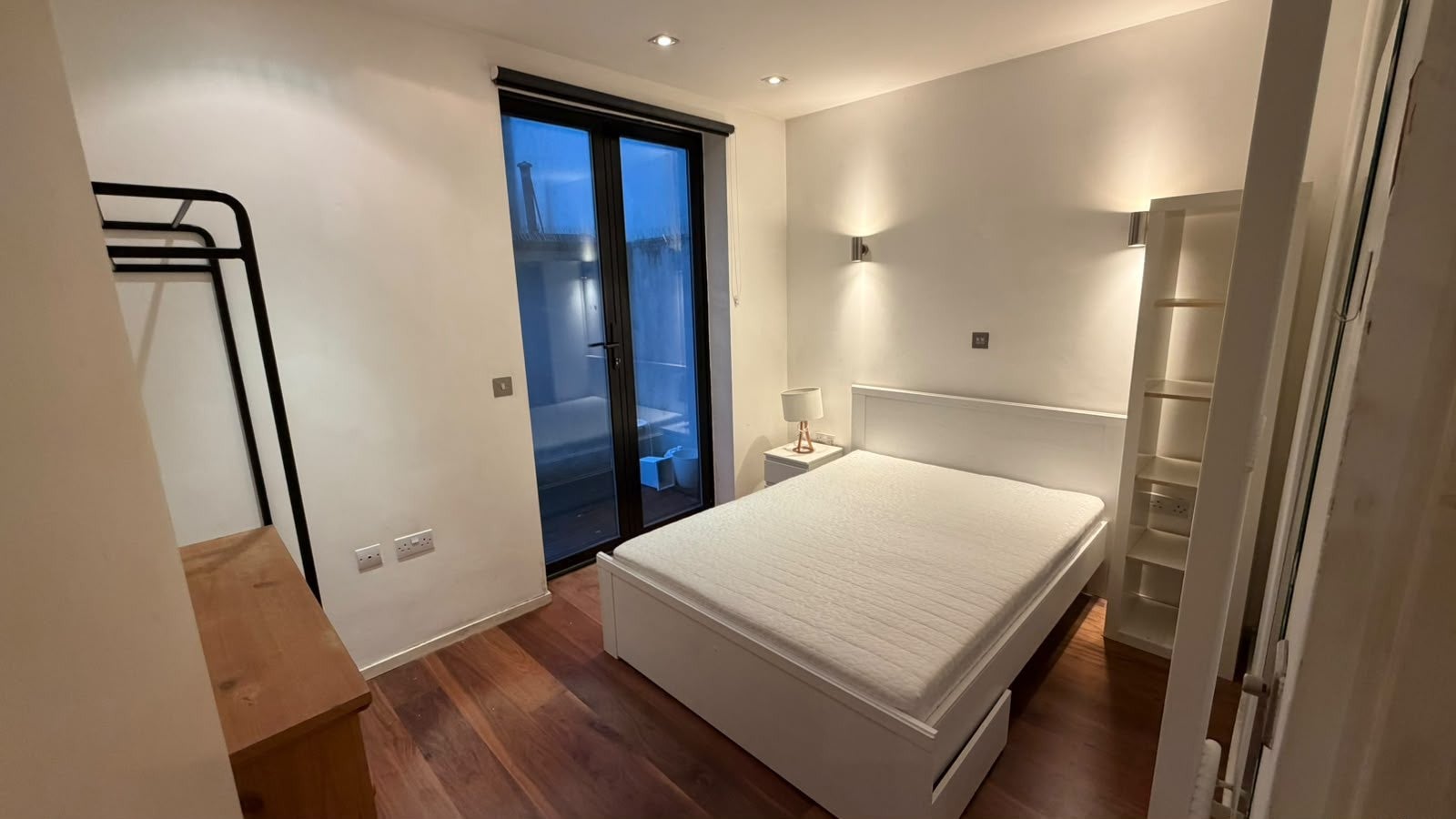 Flat Burder Road in Greater London
