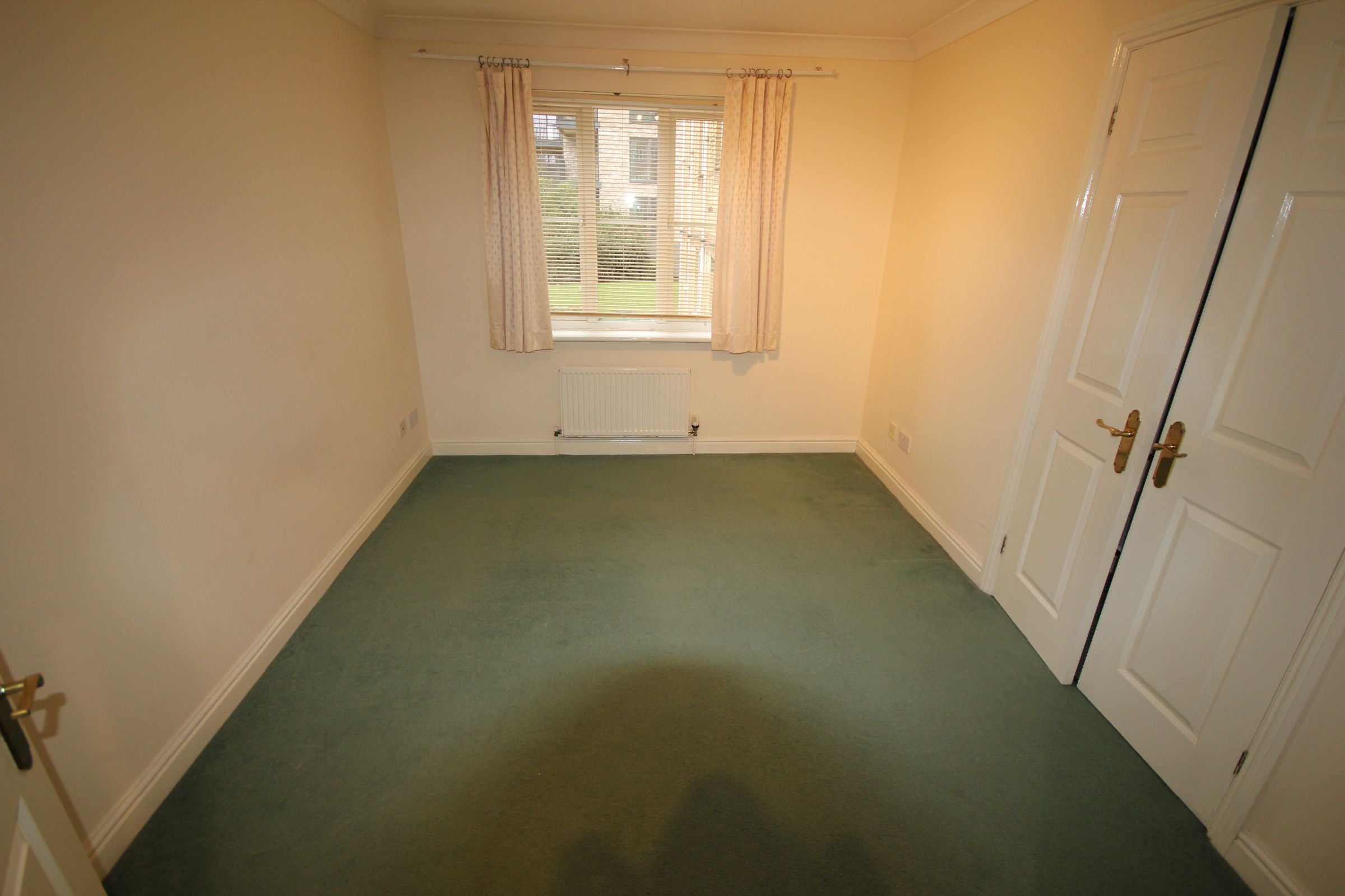 Flat Sheepcote Road in Greater London