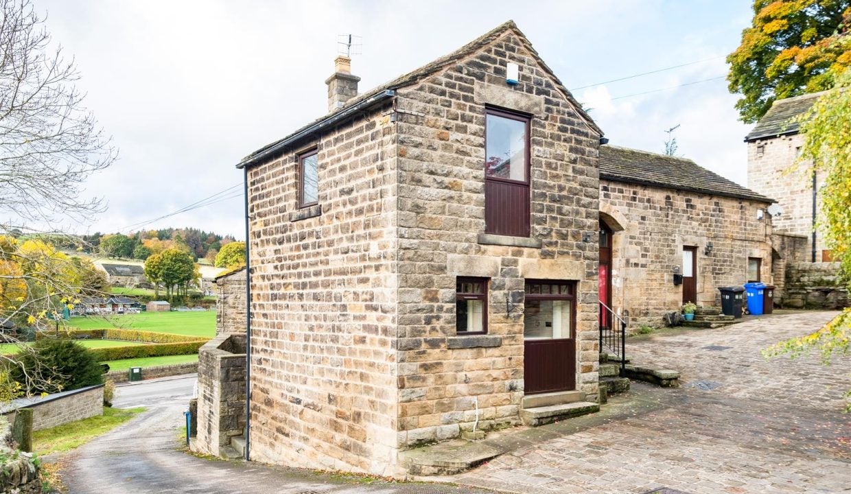 House Smithy Bridge Road in Sheffield