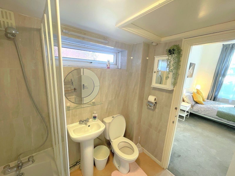 Room Parsifal Road in Greater London