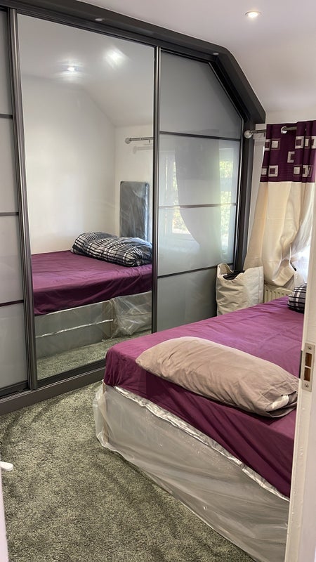 Room Headington Place in Slough