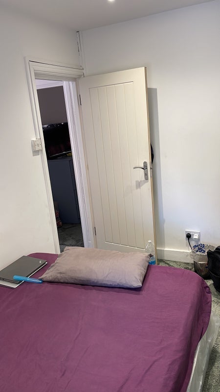 Room Headington Place in Slough