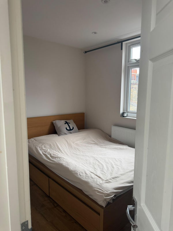 Room Beryl Road in Greater London