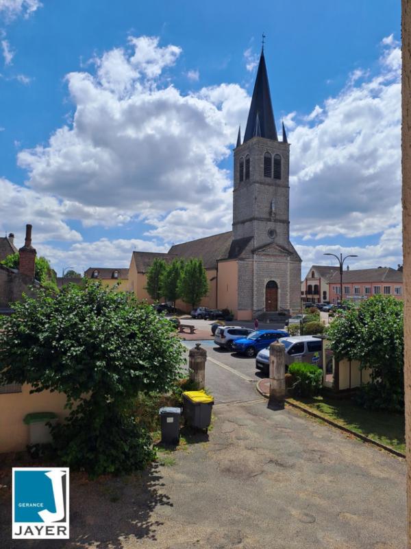 Flat Place du Monument in Saint-Martin-en-Bresse