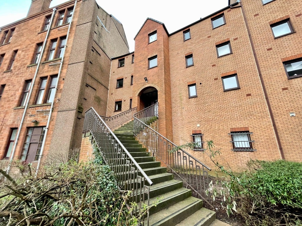 Flat Barnsford Road in Paisley