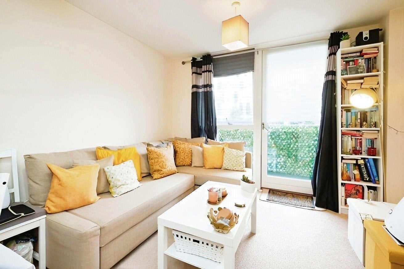 Flat Langley Walk in Birmingham