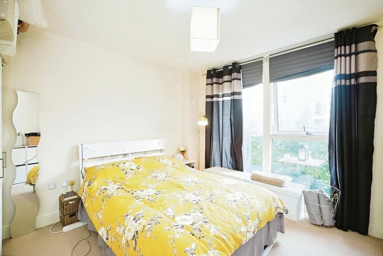 Flat Langley Walk in Birmingham