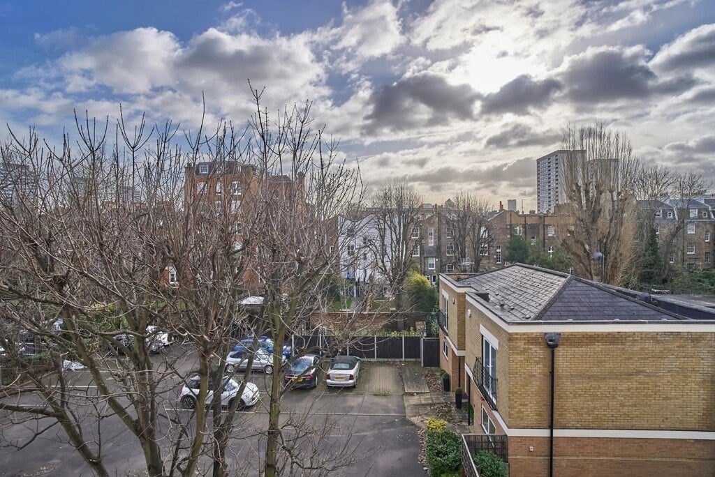 Room Whitton Walk in Greater London
