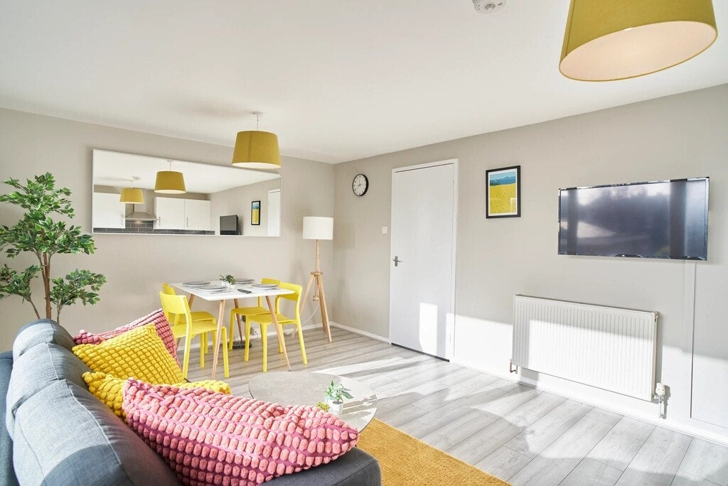 Room Whitton Walk in Greater London