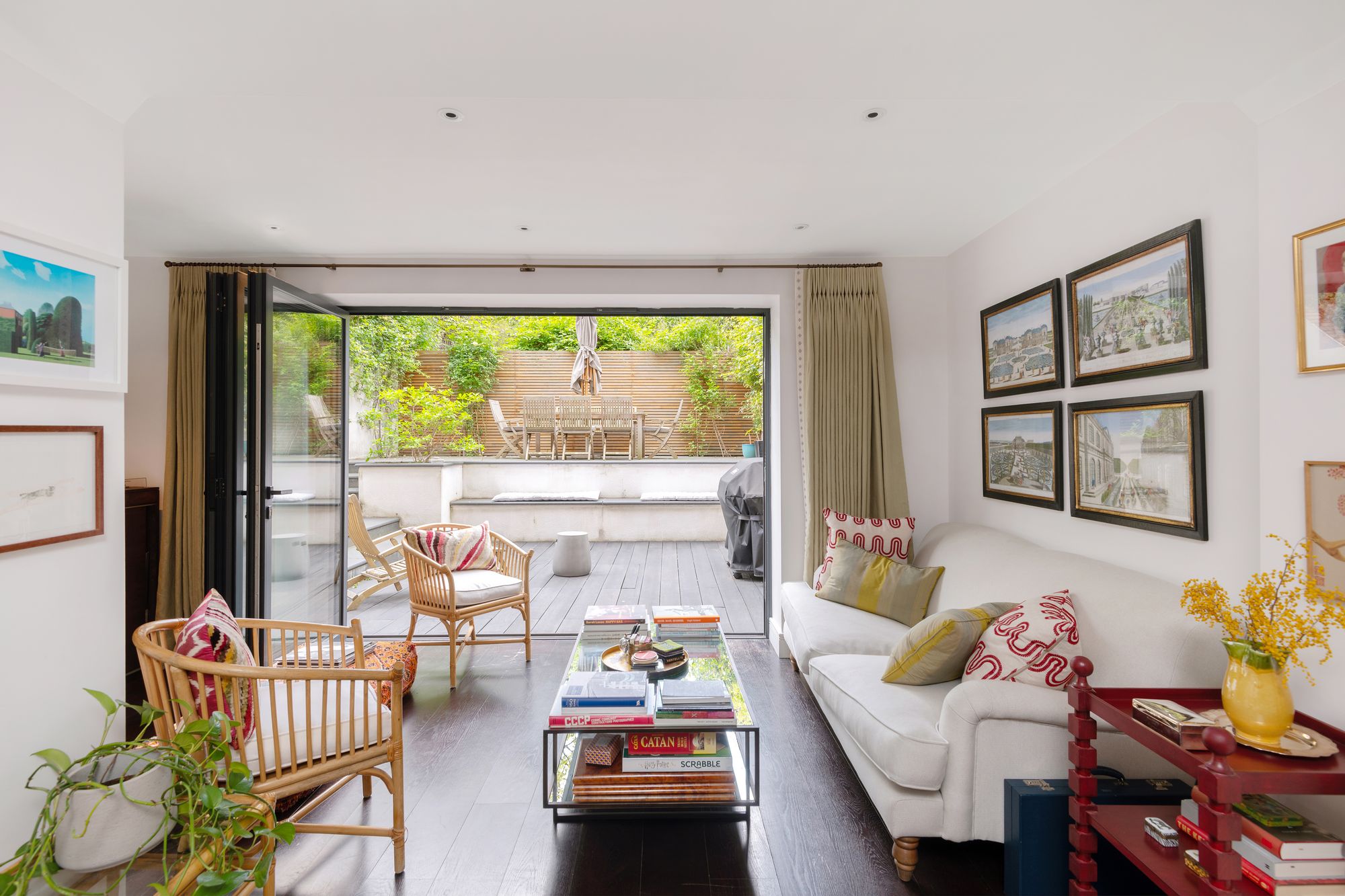 Flat Fellows Road in Greater London