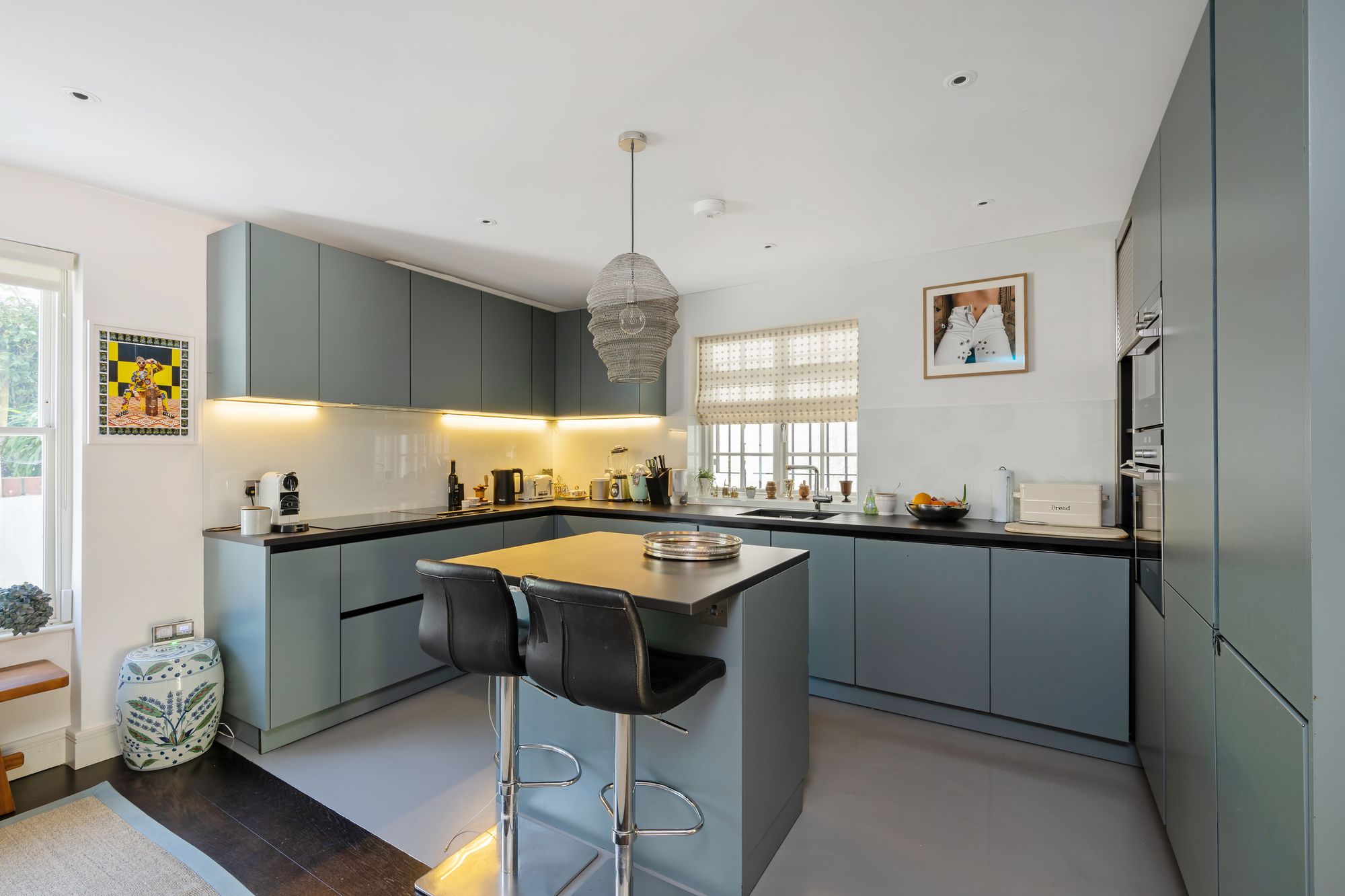 Flat Fellows Road in Greater London