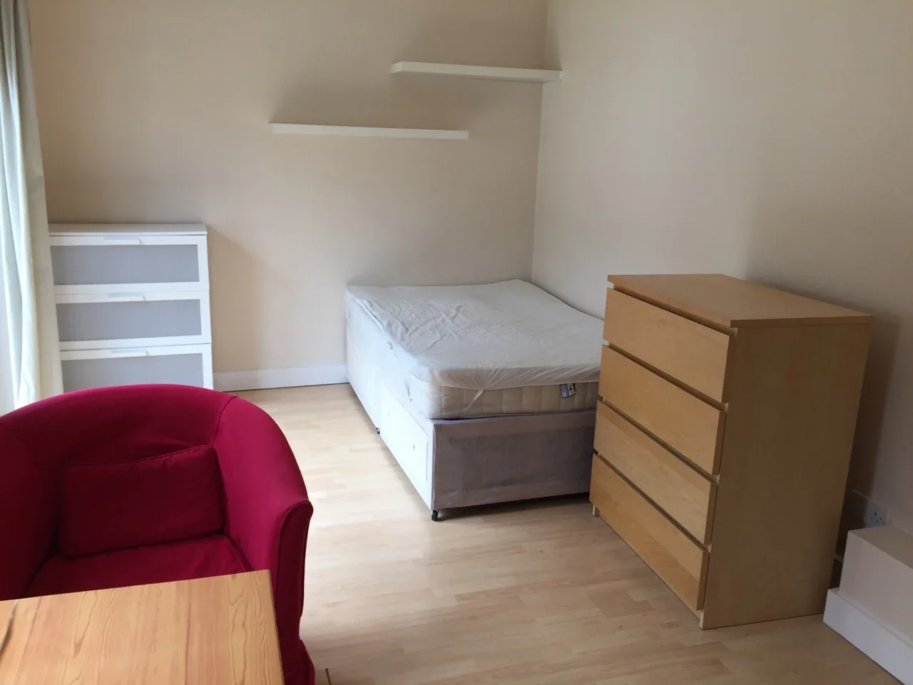 Flat Rosebank Avenue in Greater London