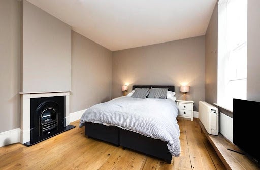 Flat Bramham Gardens in Greater London