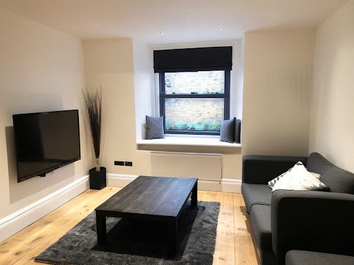 Flat Bramham Gardens in Greater London