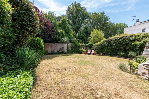 House Beaufort Close in Greater London