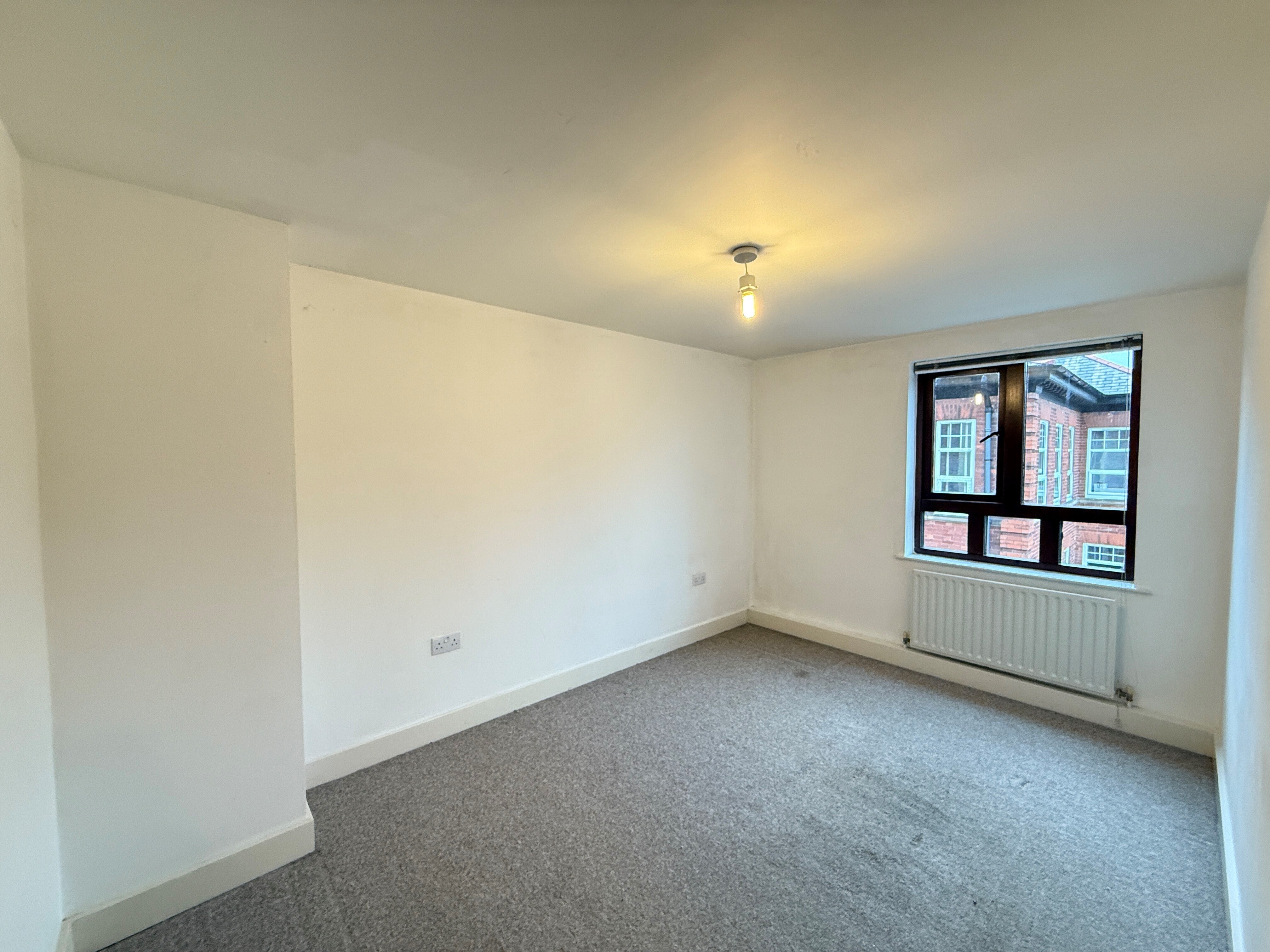Flat Manygates Avenue in Wakefield