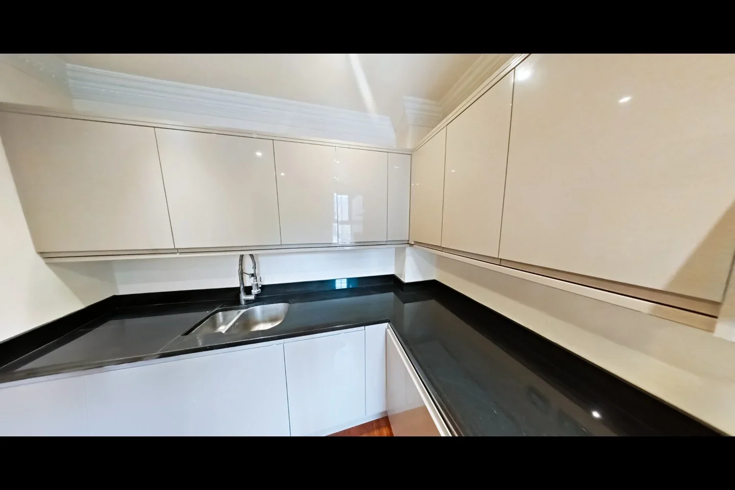 Room Stockwell Road in Greater London