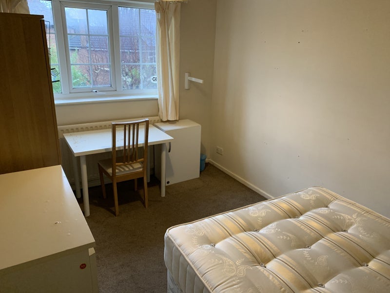 Room Greenhill Road in Birmingham