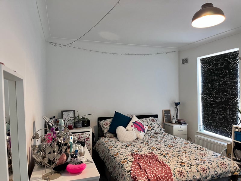 Room Fountain Road in Greater London