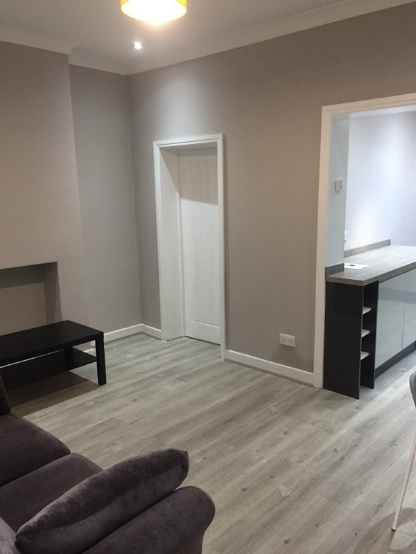 Room Fountain Road in Greater London