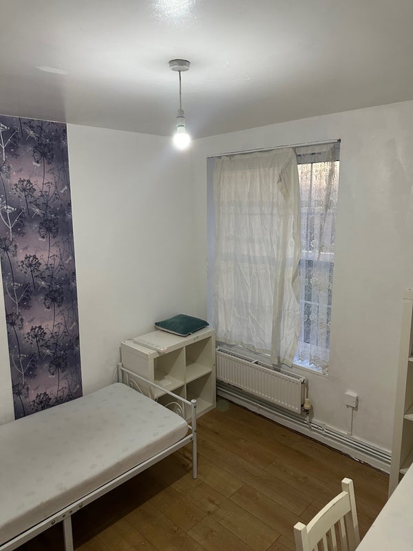 Room Lower Clapton Road in Greater London
