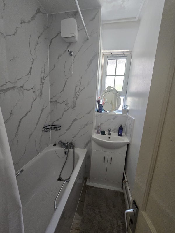 Room Lower Clapton Road in Greater London