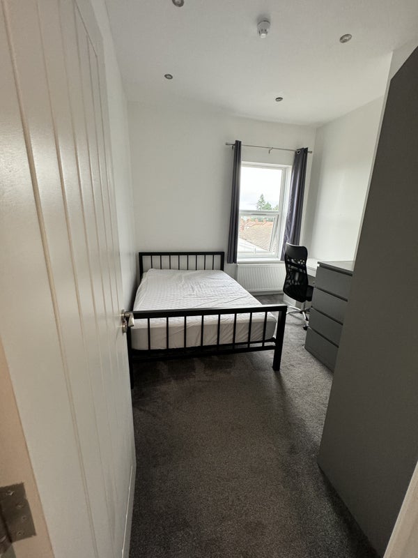 Room Queens Road in Nottingham