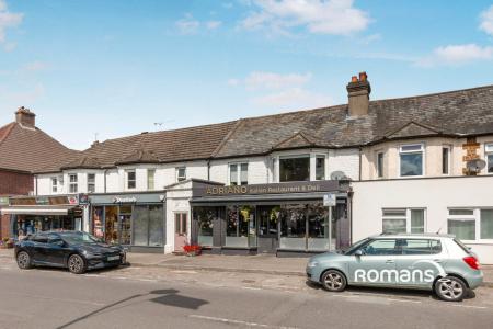 Flat Beacon Hill Road in Haslemere