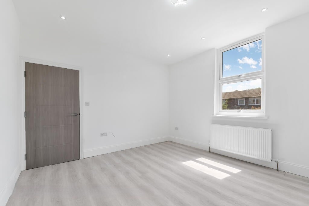 Flat Carshalton Road in Greater London
