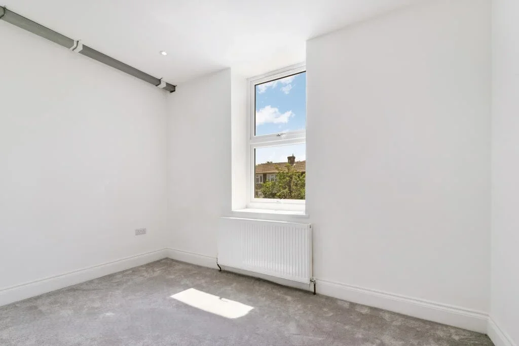 Flat Carshalton Road in Greater London