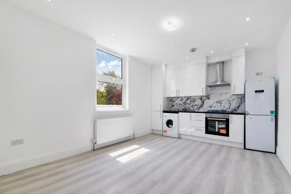 Flat Carshalton Road in Greater London