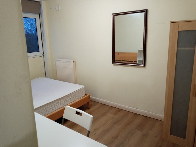 Room Cephas Street in Greater London