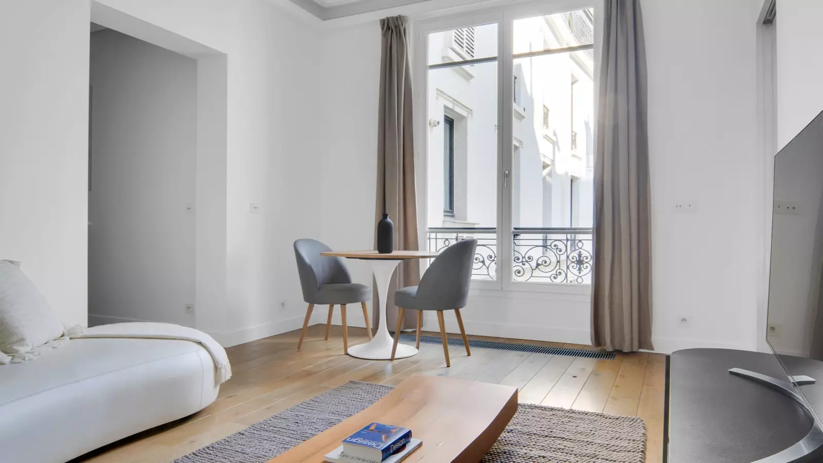 Flat Rue Robert Estienne in Paris