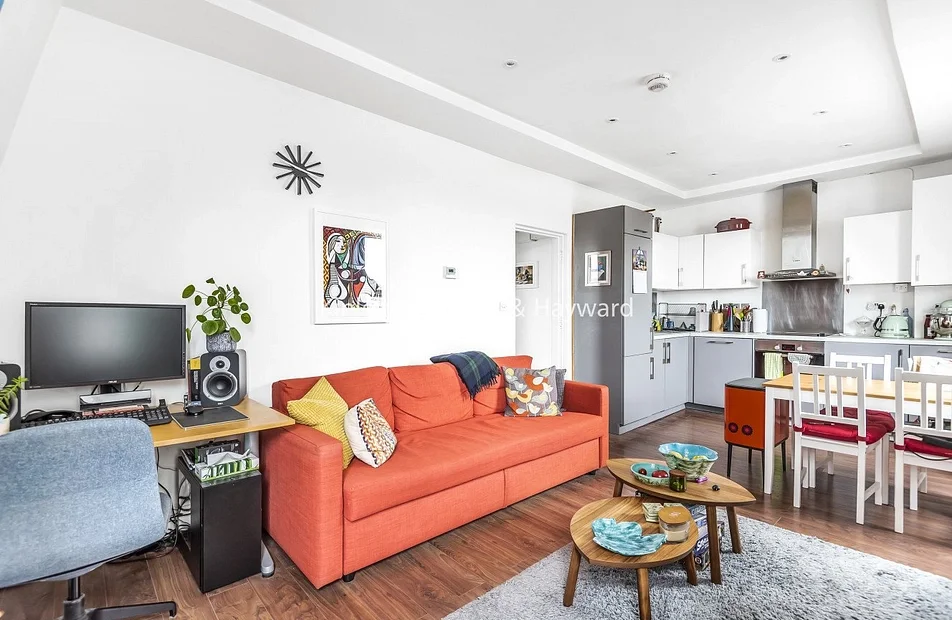 Flat Ufford Street in Greater London