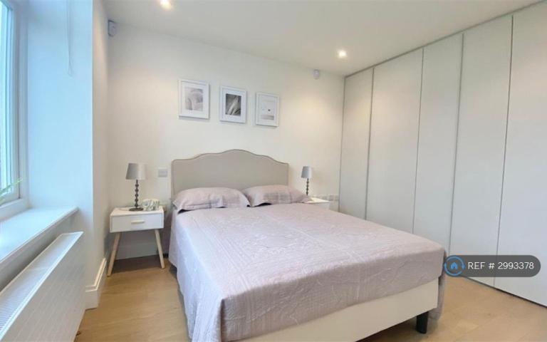 Flat Ardwick Road in Greater London