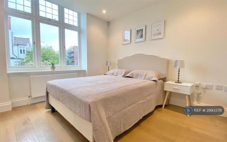 Flat Ardwick Road in Greater London