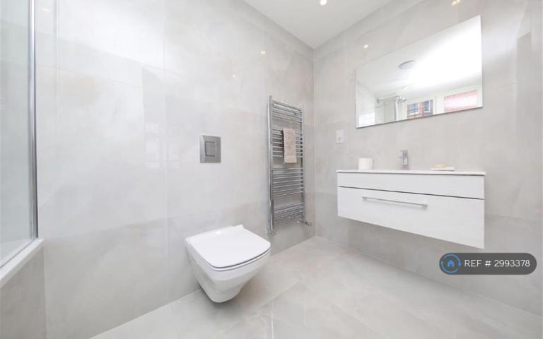 Flat Ardwick Road in Greater London