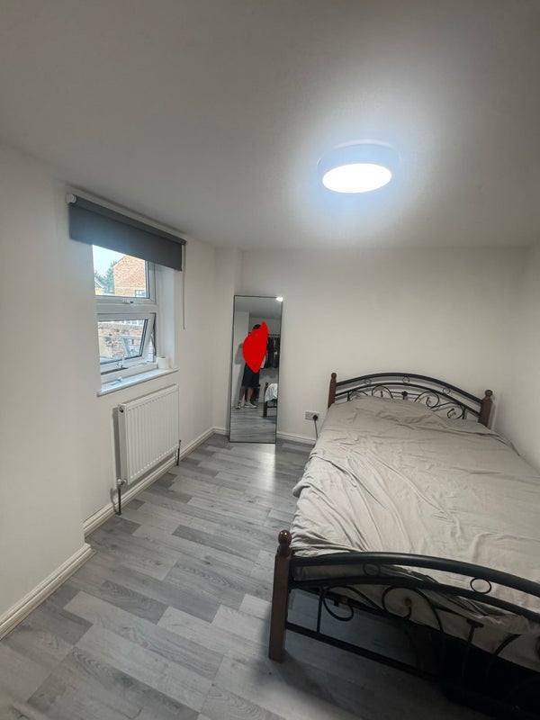 Room Bethnal Green Road in Greater London