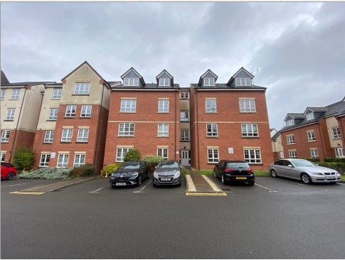 Flat Wallwin Place in Warwick