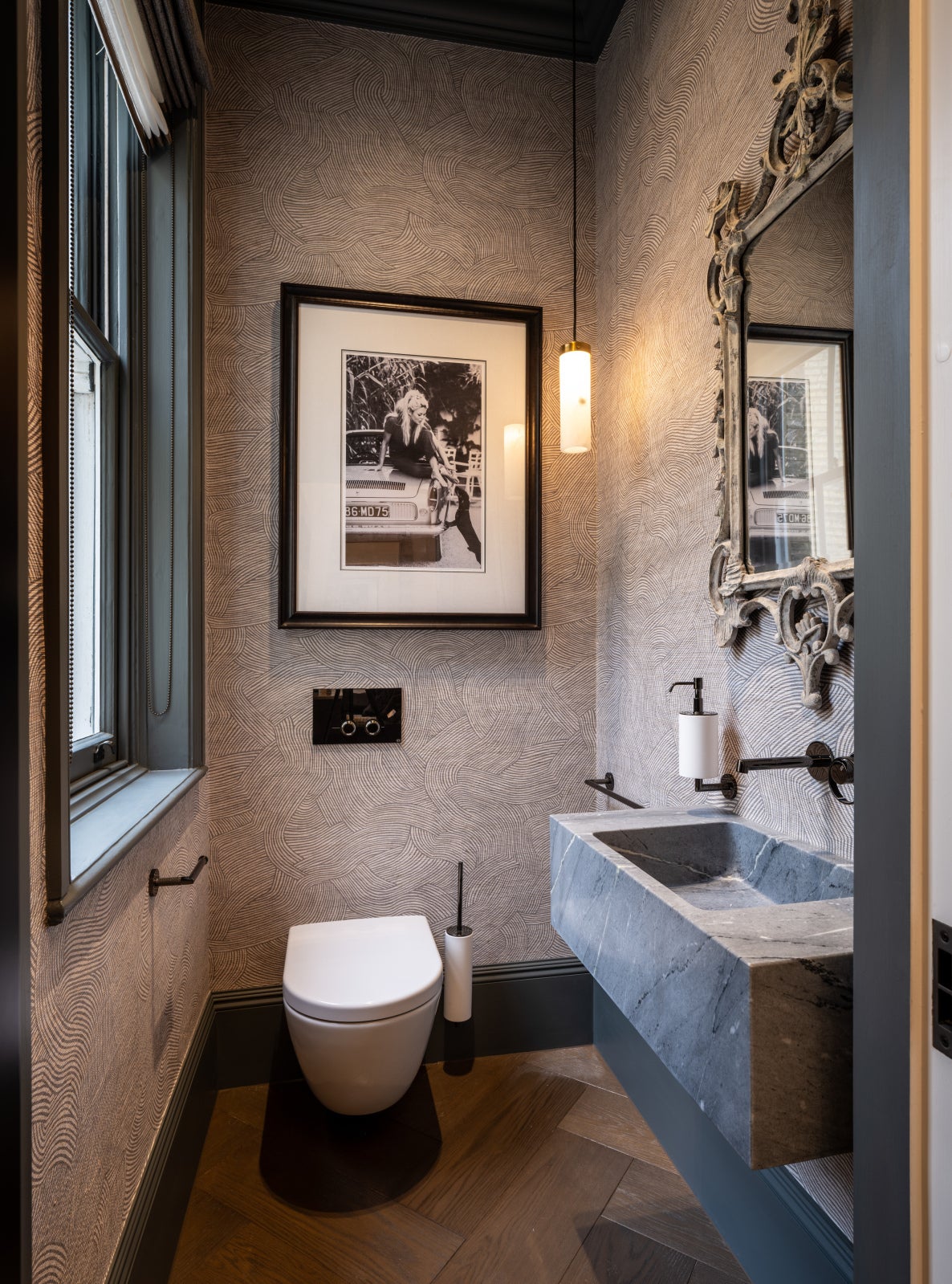 Flat De Vere Gardens in Greater London