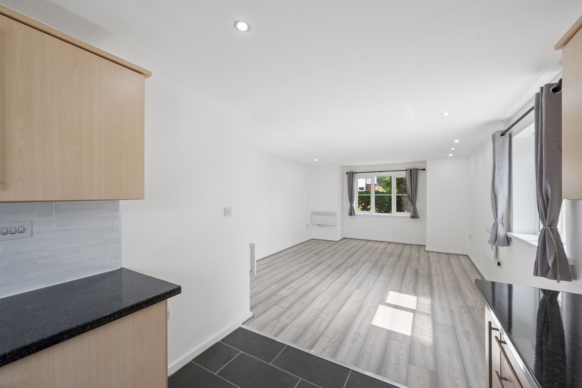 Flat Oaklands Road in Salford