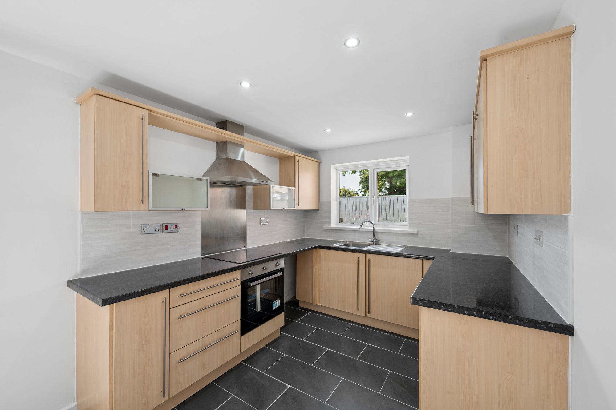 Flat Oaklands Road in Salford