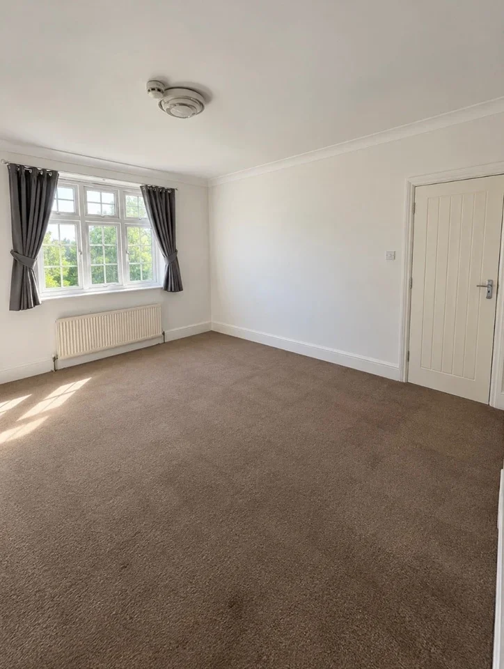Room Hollywood Lane in Wainscott